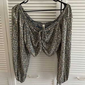 NWT Billowy Crop Top Off the Shoulders